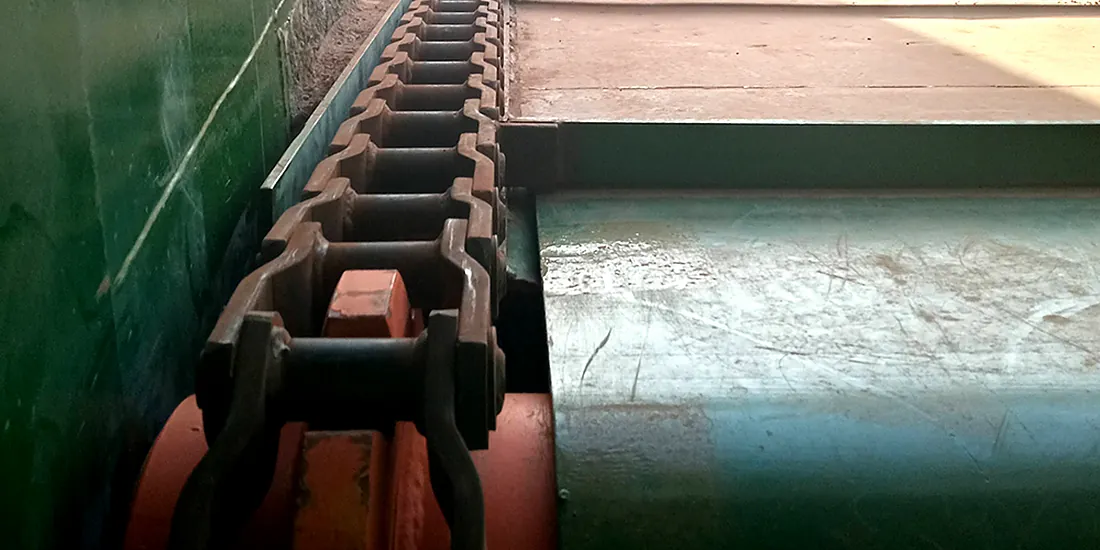 Correntes de arrastador fabricado pela AP, na calha do transportador