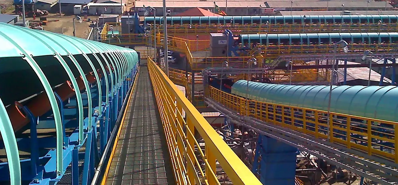 Planta de mineração com transportadores fabricados pela AP